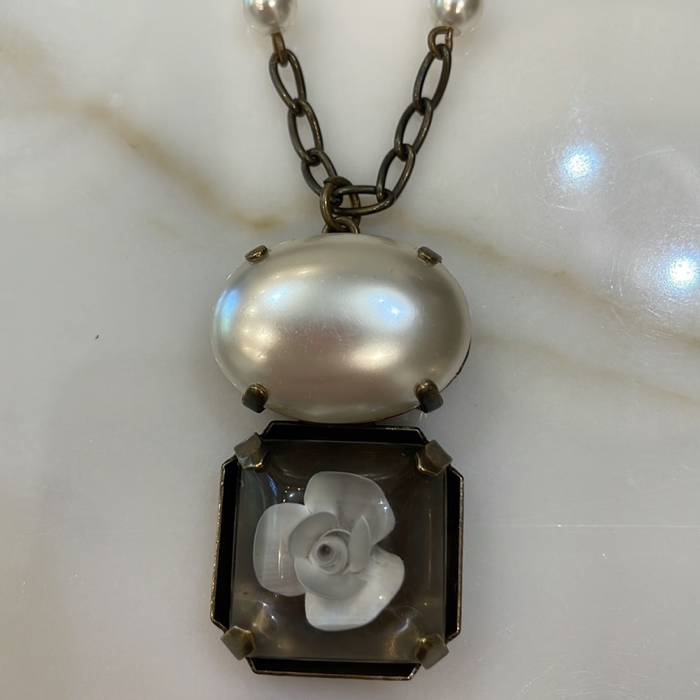 Vintage Babylon’s Paris Pearl/Acrylic Flower Necklace—Stunning! Rare! EUC!!